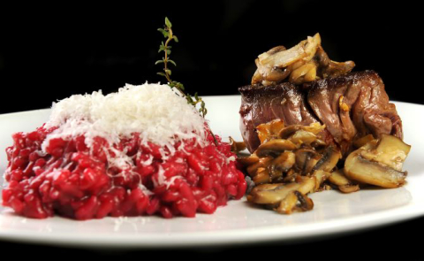 Aulas gratuitas ensinam a fazer de risoto a comida árabe