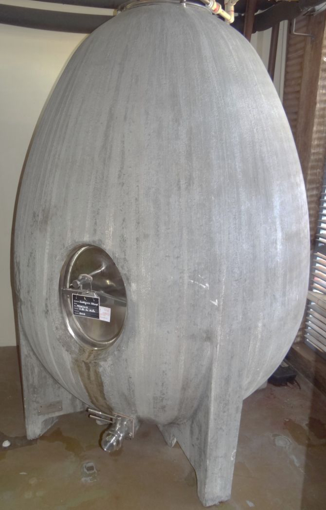 Ovo de concreto trazido da França para a vinícola Guaspari, no interior de São Paulo. Foto: Divulgação