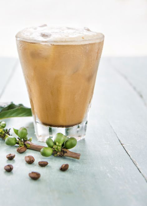 Aprenda a fazer cold brew, o café gelado preparado com infusão a frio