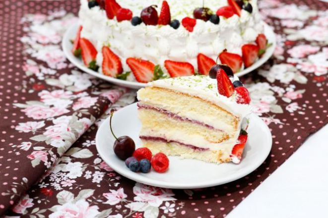 Torta de limão com frutas vermelhas. Foto: Liza Strapasson/ Divulgação