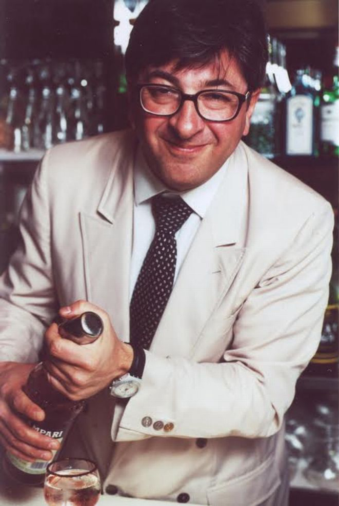 Mirko Stocchetto, barman que criou o Negroni Sbagliato em 1968. Foto: Divulgação.
