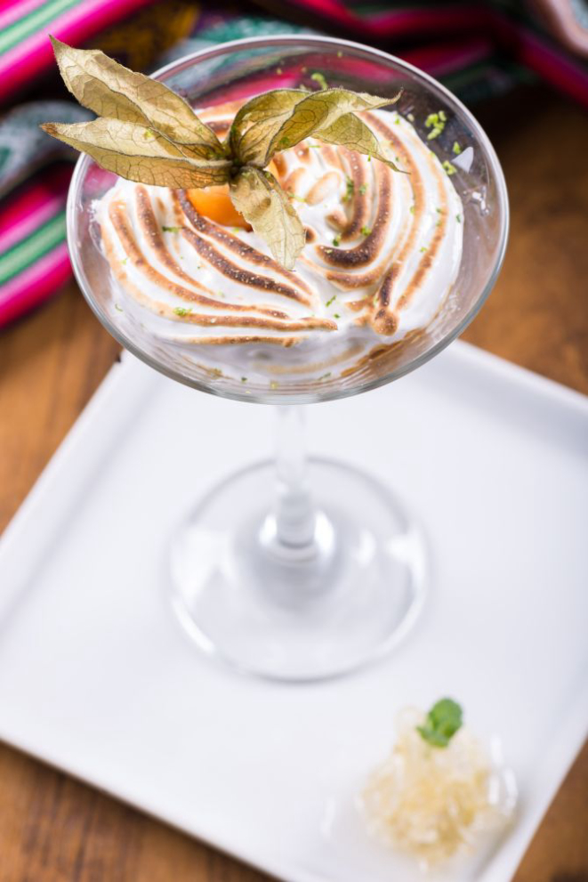 Suspiro limenho: leite condensado com redução de vinho do Porto e merengue com raspa de limão. Foto: Fernando Zequinão/Gazeta do Povo.