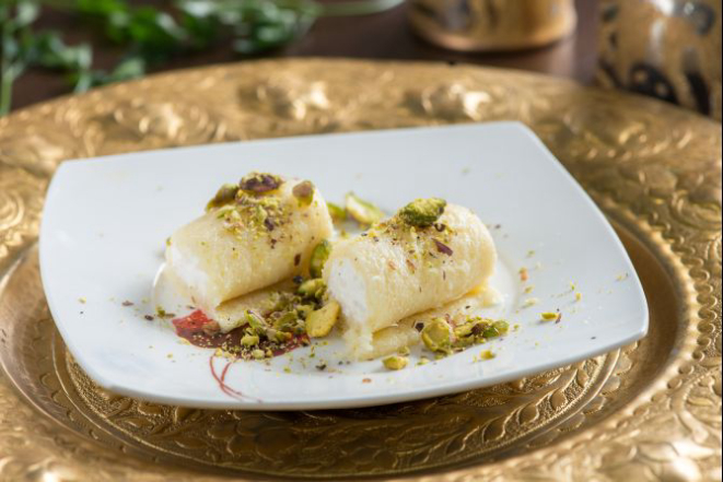 Halawet jbin, doce de muçarela com recheio de creme de leite (R$ 7, a porção de 100 g). Foto: Fernando Zequinão/Gazeta do Povo.