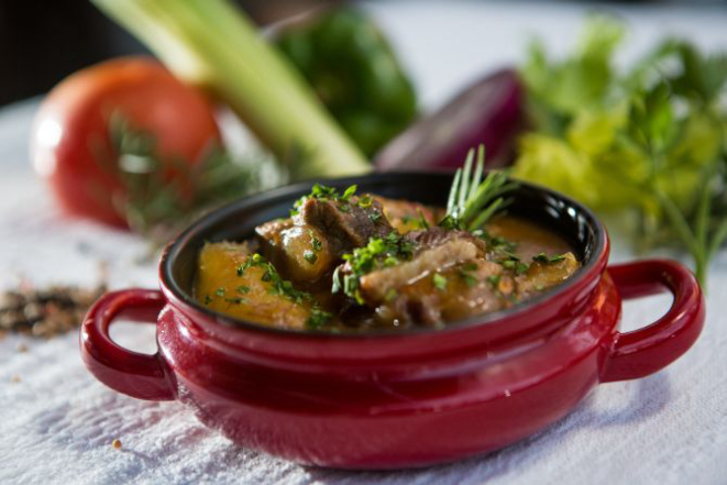 Vaca atolada. Foto: Bruno Covello/Gazeta do Povo