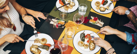 Conheça o aplicativo que organiza jantares e ajuda as pessoas a “fazerem social”