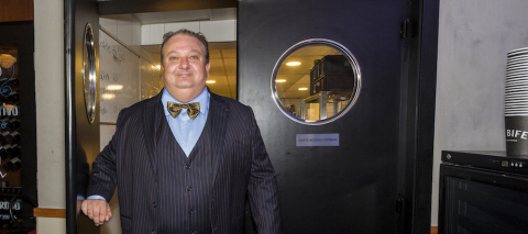 Chef Erick Jacquin mete a colher na briga de marido e mulher para salvar restaurante