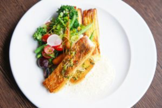 Palmito pupunha e vegetais orgânicos ao vinagrete de tomatinhos. Foto: Divulgação