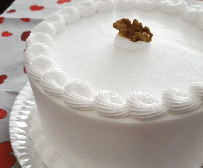 Bolo vegano da Hangry Grrrls, uma das marcas que estará na Feira de Confeitaria Vegana. Foto: Reprodução/Facebook