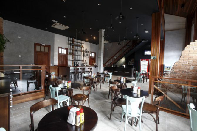 Fábrica Gourmet Hamburgueria. Nova casa na Rua Trajano Reis, centro de Curitiba, onde era localizado o restaurante da família Massuda. Foto: André Rodrigues / Gazeta do Povo