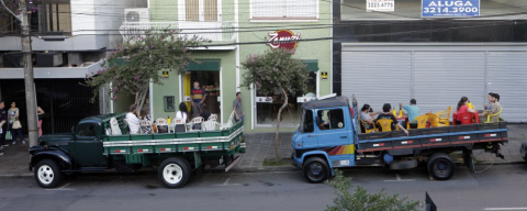 Veja o desfecho da polêmica que levou bar a usar carroceria de caminhão para atender clientes na calçada