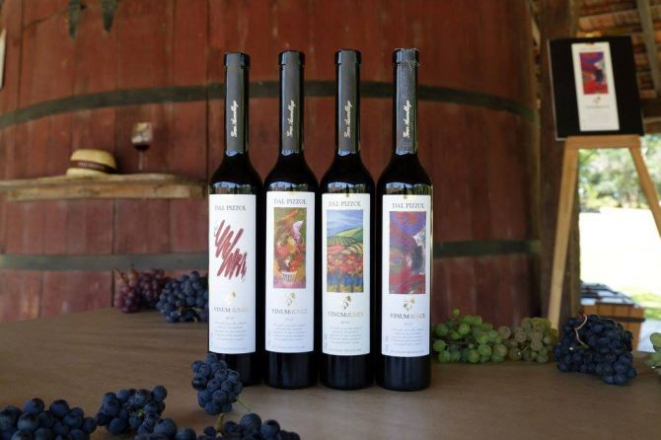 Todo ano é produzido um núemro limitado de garrafas do VINUMMUNDI, tinto que mistura dezenas ou centenas de castas. Foto: Divulgação.
