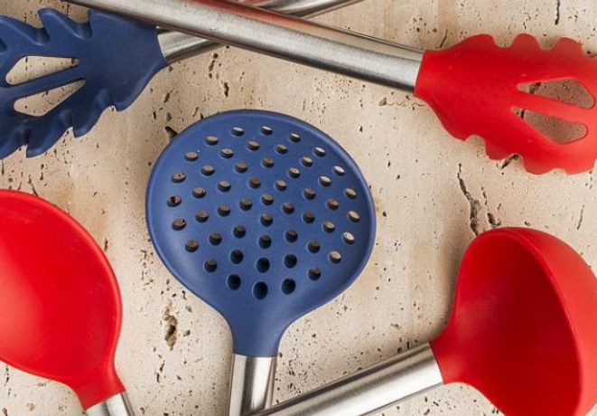 A regra é: um real vale um ponto e com 300 você garante um utensílio de cozinha em silicone da marca Brinox. Foto: Letícia Akemi / Gazeta do Povo.