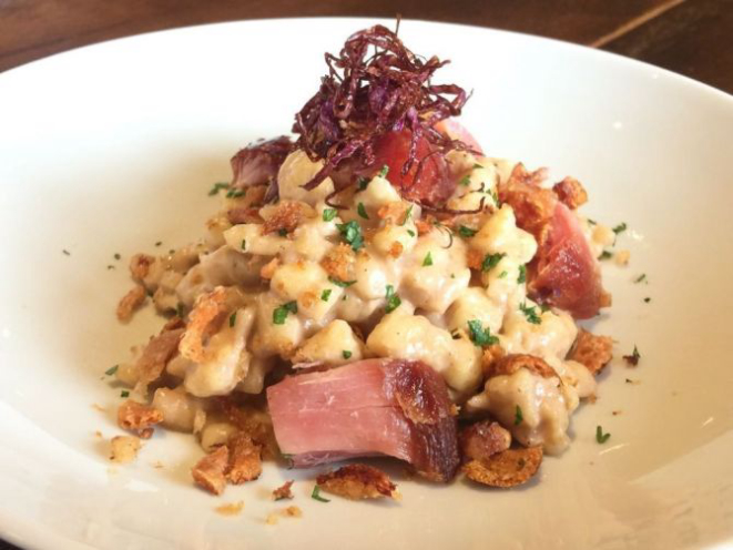 Spätzle com joelho de porco da Bierwit, de Palmeira. Foto: Divulgação