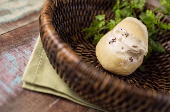 Pão de queijo com requeijão com trufas brancas. Foto: Divulgação