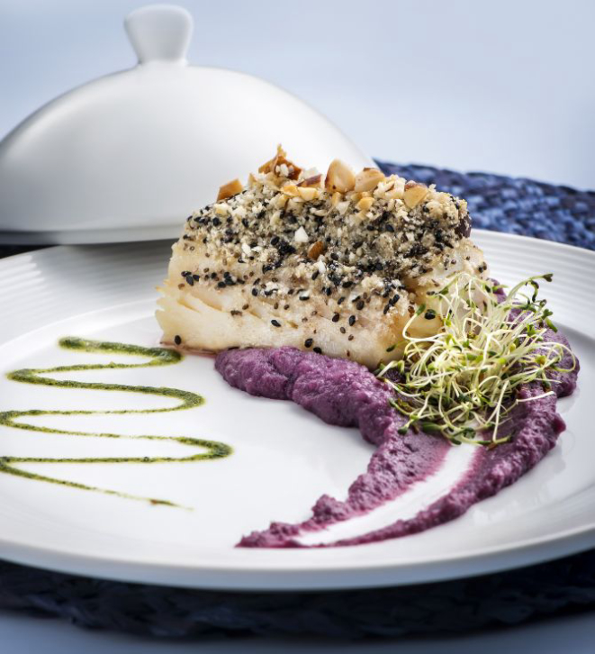 Lombo de bacalhau em crosta funcional de chia. Foto: Letícia Akemi/Gazeta do Povo