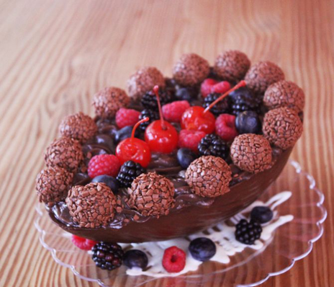 Lançamento da Pantucci neste ano, o ovo com casca recheada de frutas vermelhas e recheio de brigadeiro. Foto: Divulgação