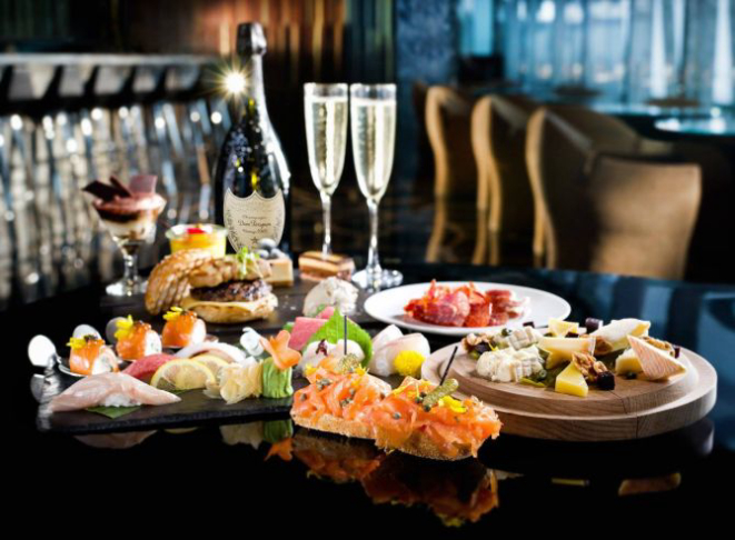 Rafale Gil serve menu degustação de tapas e finger food. Foto: Reprodução Facebook.