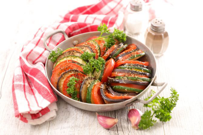 O tian provençal também é feito à base de berinjela, mas pode levar batatas e peixes. Foto: Bigstock.