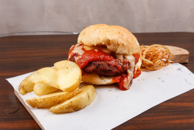 Sanduba da Nonna servido no winebar da Vino!. Foto: Divulgação