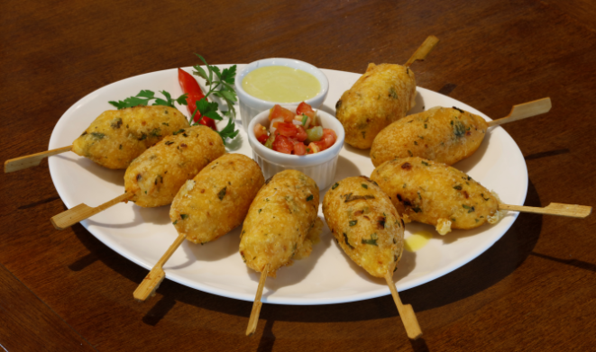 Cachorro quente no palito é a aposta do Boteco do Neco para o festival. Foto: Divulgação