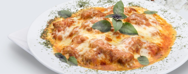 O parmegiana faz parte de um combo com quatro cervejas Budweiser por R$ 49,90. Foto: Divulgação