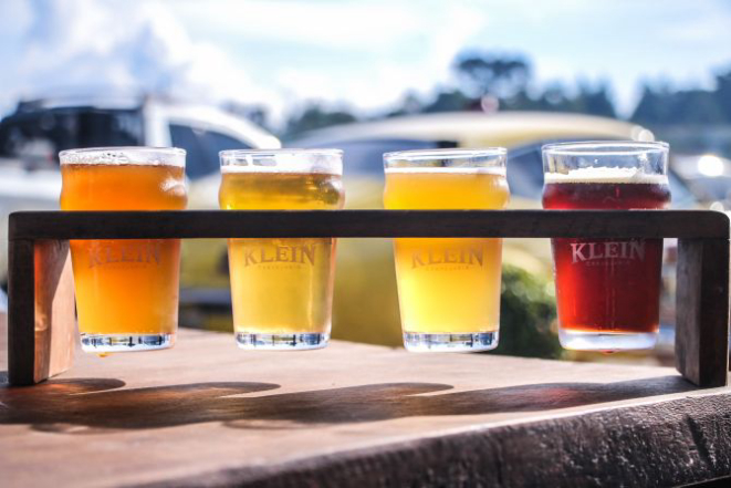 No Klein Park Fest, que celebra oito anos da cervejaria, são servidos 42 estilos de chope. Foto: Divulgação.