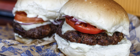 Hamburgueria distribui mil hambúrgueres de costela de graça nessa quarta (17)