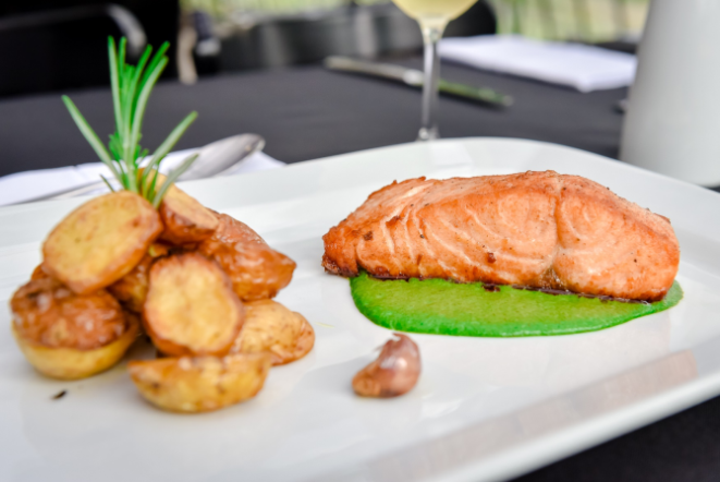 Salmão a fiorentina da Osteria Donna Lena. Foto: Priscila Fiedler.