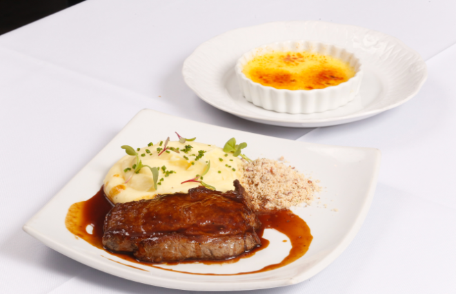Entrecot de black angus acompanhado de aligot trufado. Foto: Divulgação