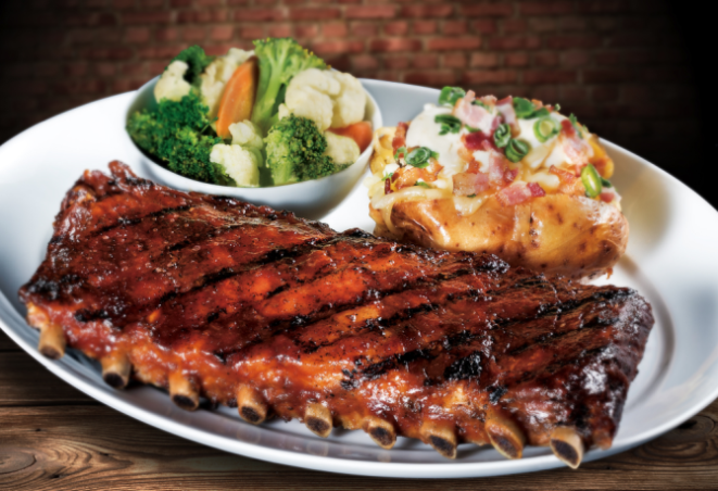 Costelinha suína como prato principal no Rock & Ribs: dois acompanhamentos à escolha do cliente. Foto: Divulgação