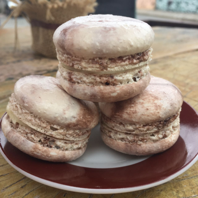 Macarons de leite Ninho da Cheia de Graça Patisserie. Foto: Divulgação.