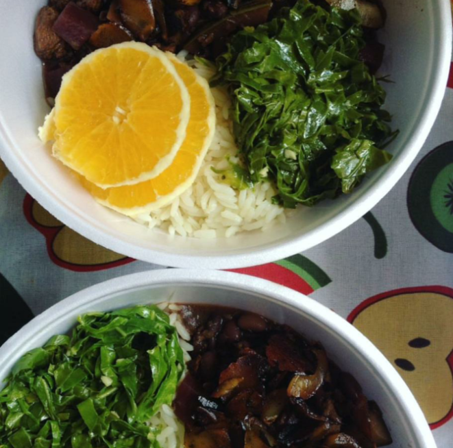 Feijoada vegana do Faz pra Fora. Foto: Divulgação.