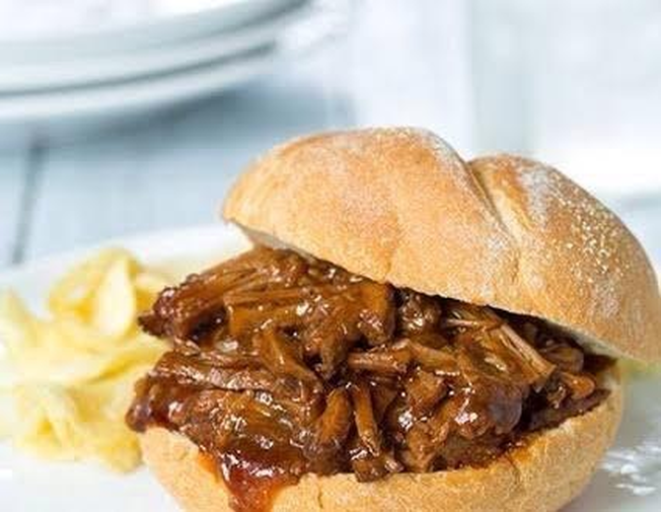 Sanduíche de costela desfiada. Foto: Divulgação.