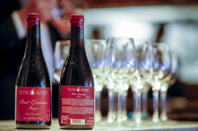 Vinho Post-Quercus Baga 2015, da enóloga Filipa Pato e sommelier William Wouters. Foto: Carlos Poly/Divulgação