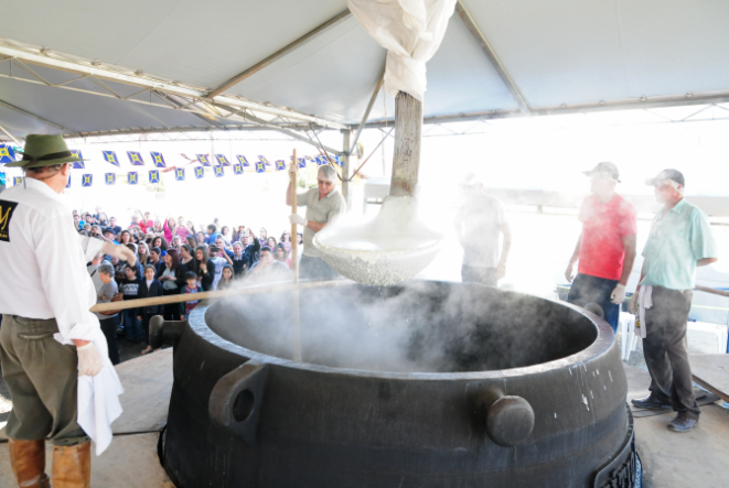 A maior canjica do Brasil tem 2 toneladas e 80 quilos. Foto: Divulgação.