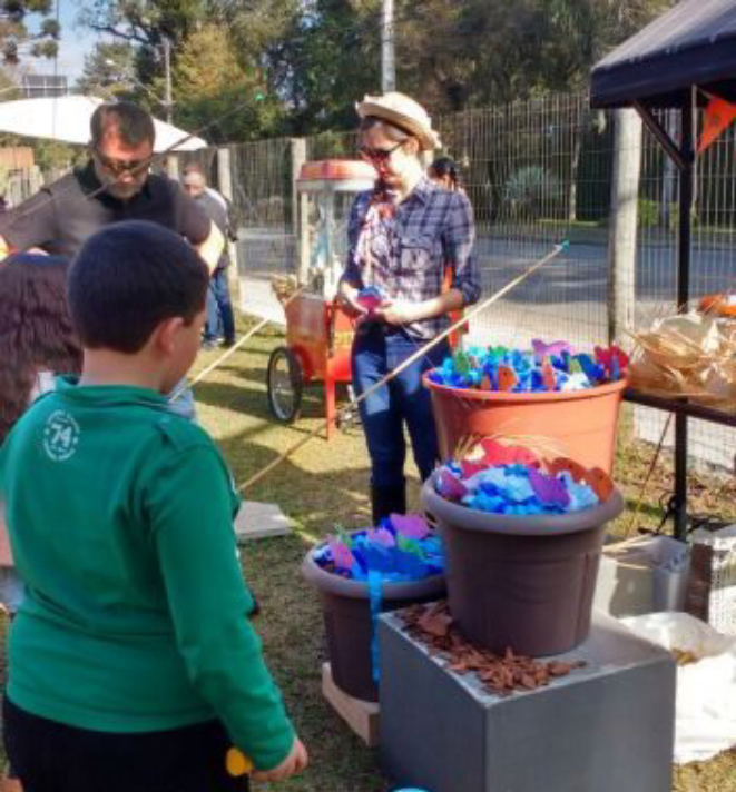 Pescaria na festa julina da Mercadoteca em 2016. Foto: Bom Gourmet / Gazeta do Povo.