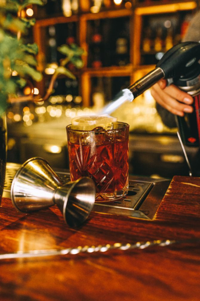 Mais 55 serve Negroni clássico e Tequila Negroni durante a Negroni Week. Foto: Jennyfer Almeida/Divulgação.