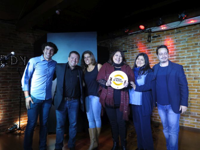 As proprietárias do Schnaps comemoram o terceiro lugar no Comida di Buteco 2017. Foto: Andrea Torrente/Gazeta do Povo.