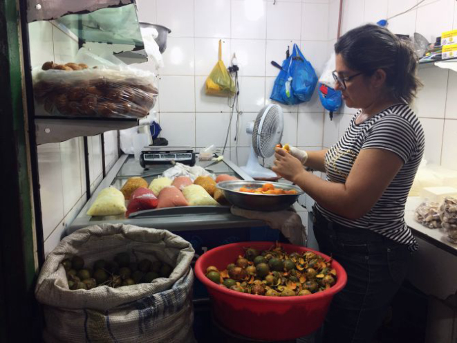 O tucumã é um fruto oleoso de palmeira, com polpa fibrosa. Foto: Flávia Schiochet/Arquivo pessoal