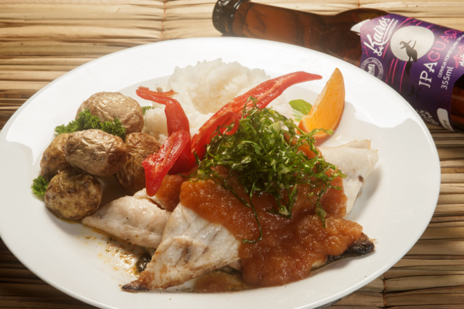 Filé de Tainha ao molho de butiá, batata baby, arroz e salada (R$ 34,90) do Beer Boss - Box 14 Ala Norte - Mercado Público de Florianópolis<br>