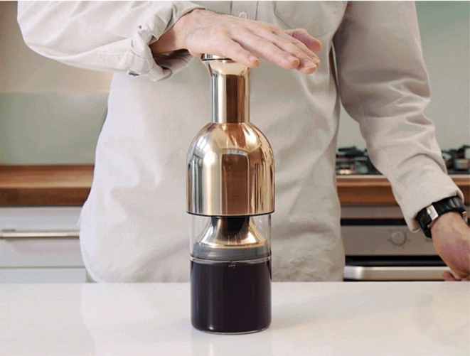 O Eto retira completamente o oxigênio, evitando que o vinho azede. Foto: Reprodução/Kickstarter.