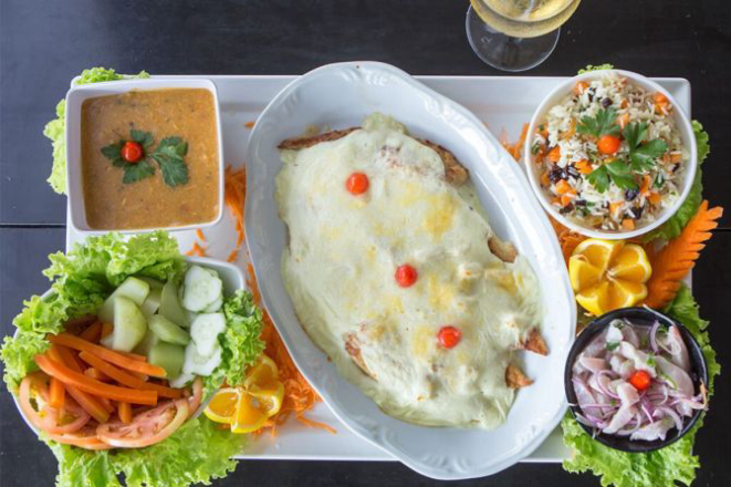 Combinado de tilápia do restaurante La Bodeguita no balneário Betaras, em Matinhos. Foto: Divulgação.
