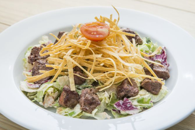 Salada mexicana do Kharina All Day. Foto: Letícia Akemi/Gazeta do Povo.