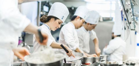 Escola francesa Le Cordon Bleu abre turma de confeitaria em Foz do Iguaçu