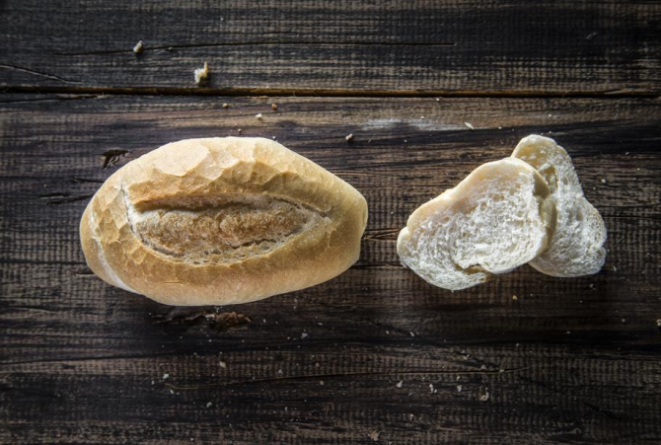 O pão perfeito, produzido no Sindicato . Foto: Letícia Akemi/Gazeta do Povo.