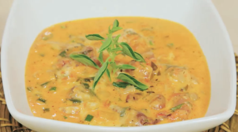 Aprenda a fazer strogonoff de pinhão, cardamomo e queijo