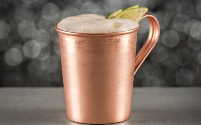 Moscow Mule, o drink de vodca, gengibirra e limão que conquistou o mundo. Foto: Fernando Zequinão/Gazeta do Povo.