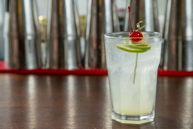 Ambiente drinks e pratos do Ginger Bar.