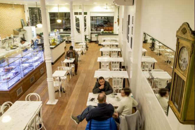 Além das pizzas, a casa serve também café e sobremesas. Foto: Hugo Harada/Gazeta do Povo.