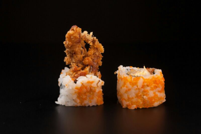 O uramaki de siri mole com ovas de massagô vem com oito unidades e custa R$ 28.